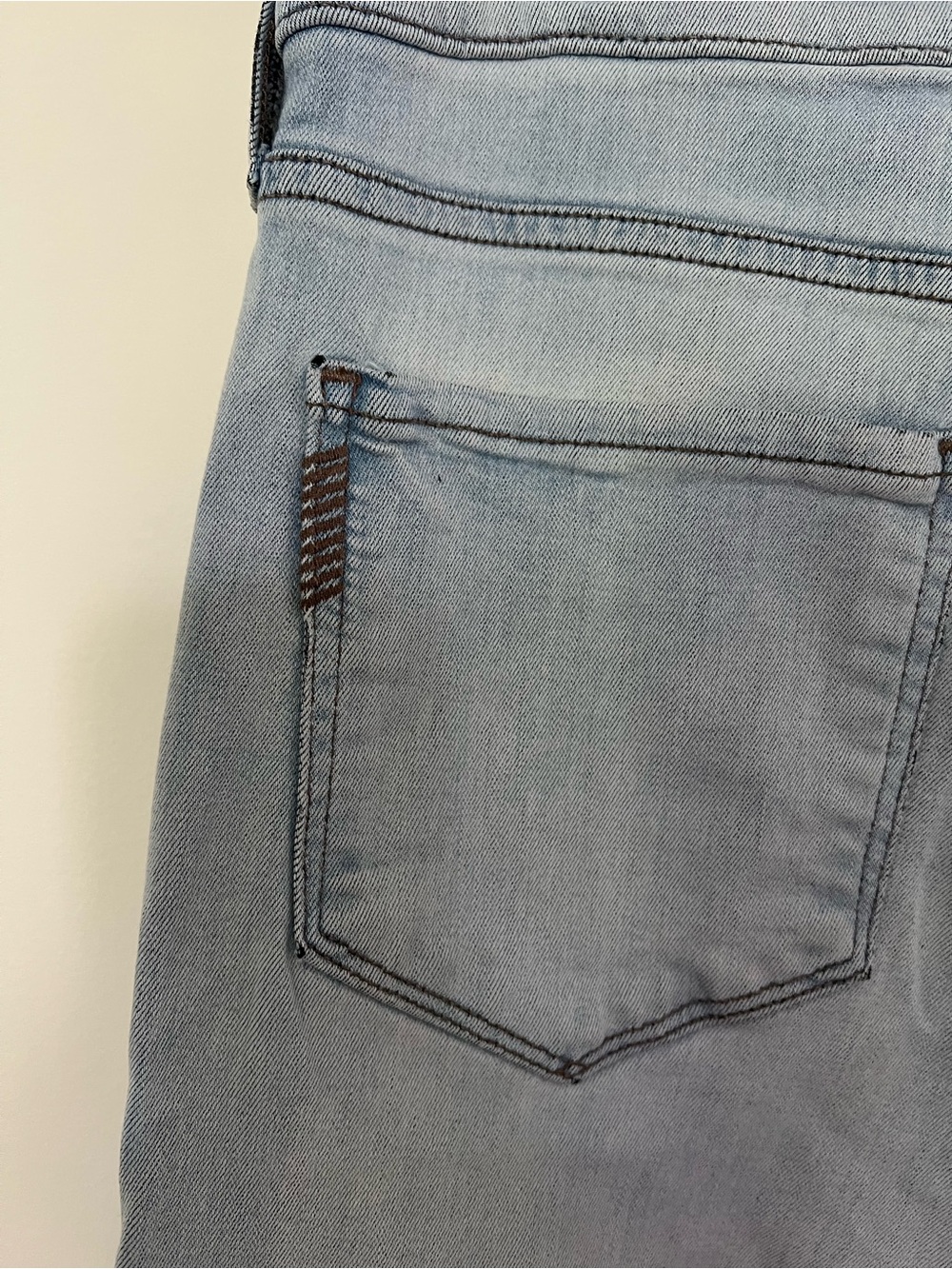 PAIGE Straight-Leg Jeans in Light blue Wash - Picture 3 of 4